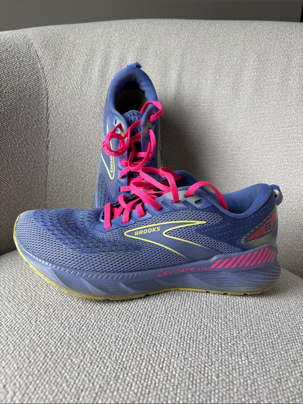 Brooks Women’s Levitate Running Shoes - Blue with Hot Pink Laces